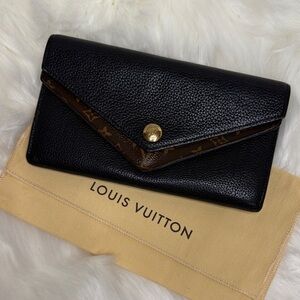 Louis Vuitton Portefeuille Double V wallet